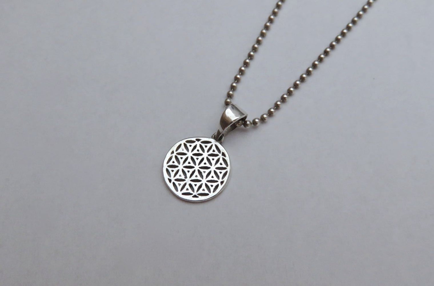 Kette mit dem Motiv der Lebensblume aus Silber