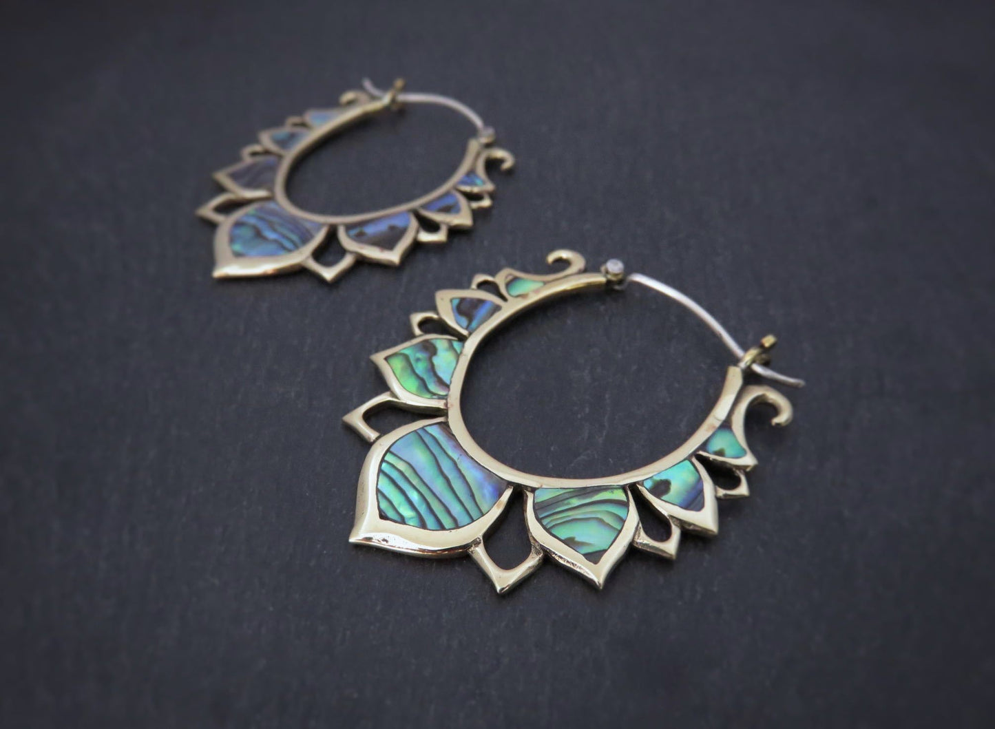 Hoop earrings with mother-of-pearl inlay made of brass and silver