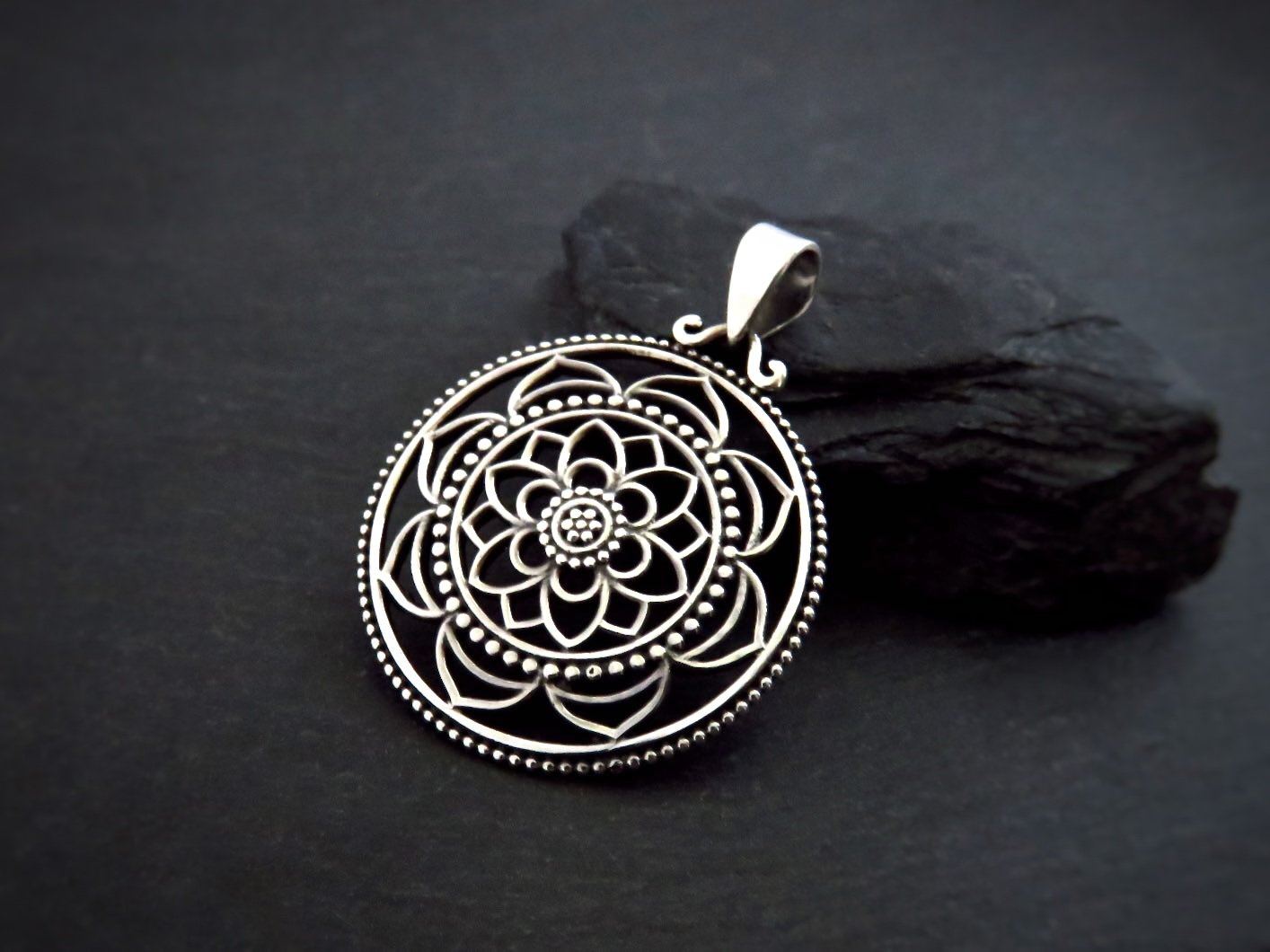 floraler Mandala Anhänger aus Silber