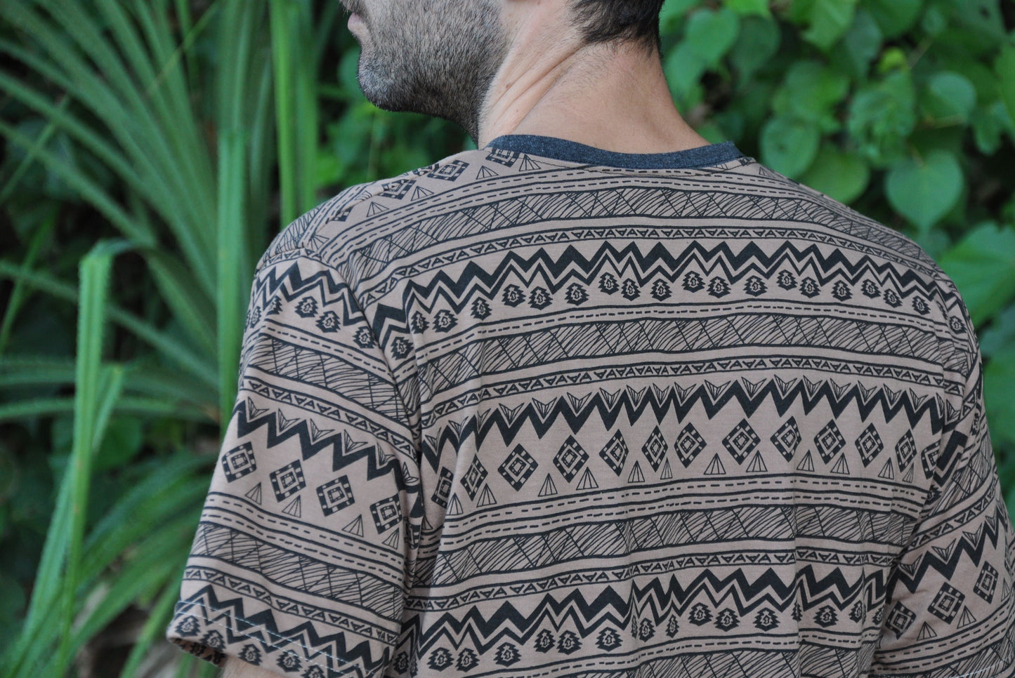 brown patterned t-shirt for men