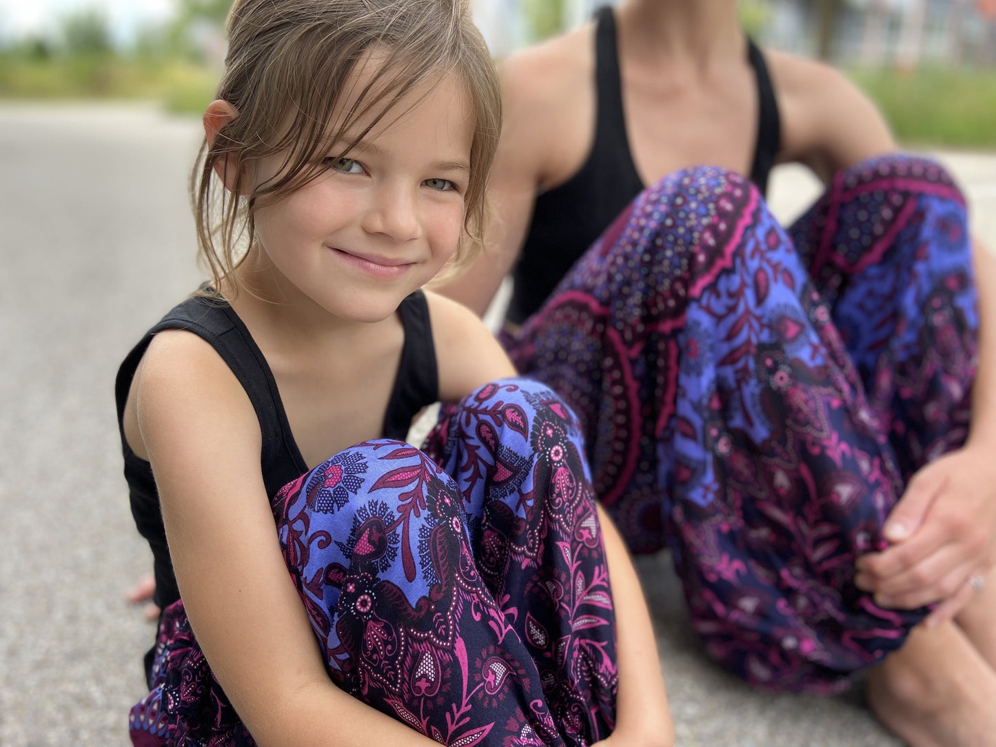 Harem pants with mandala pattern in pink purple