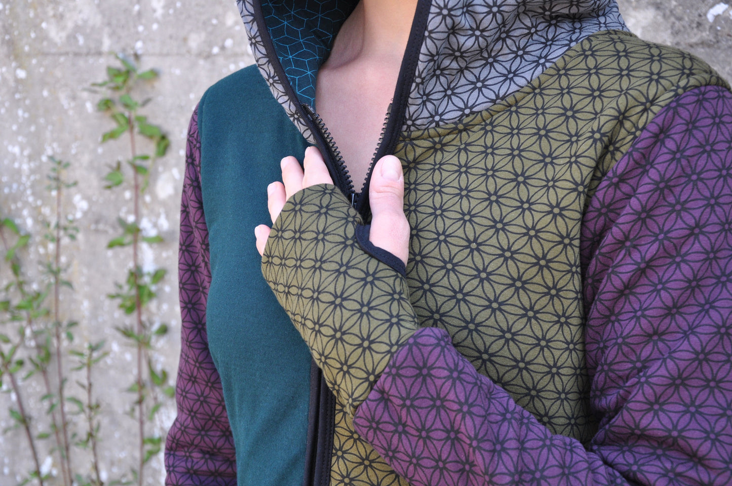 Patchwork Kapuzenpulli mit Blumenmuster bunt