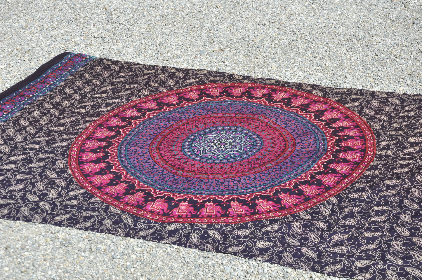 lila rosa Sarong/ Badetuch mit Mandalamuster