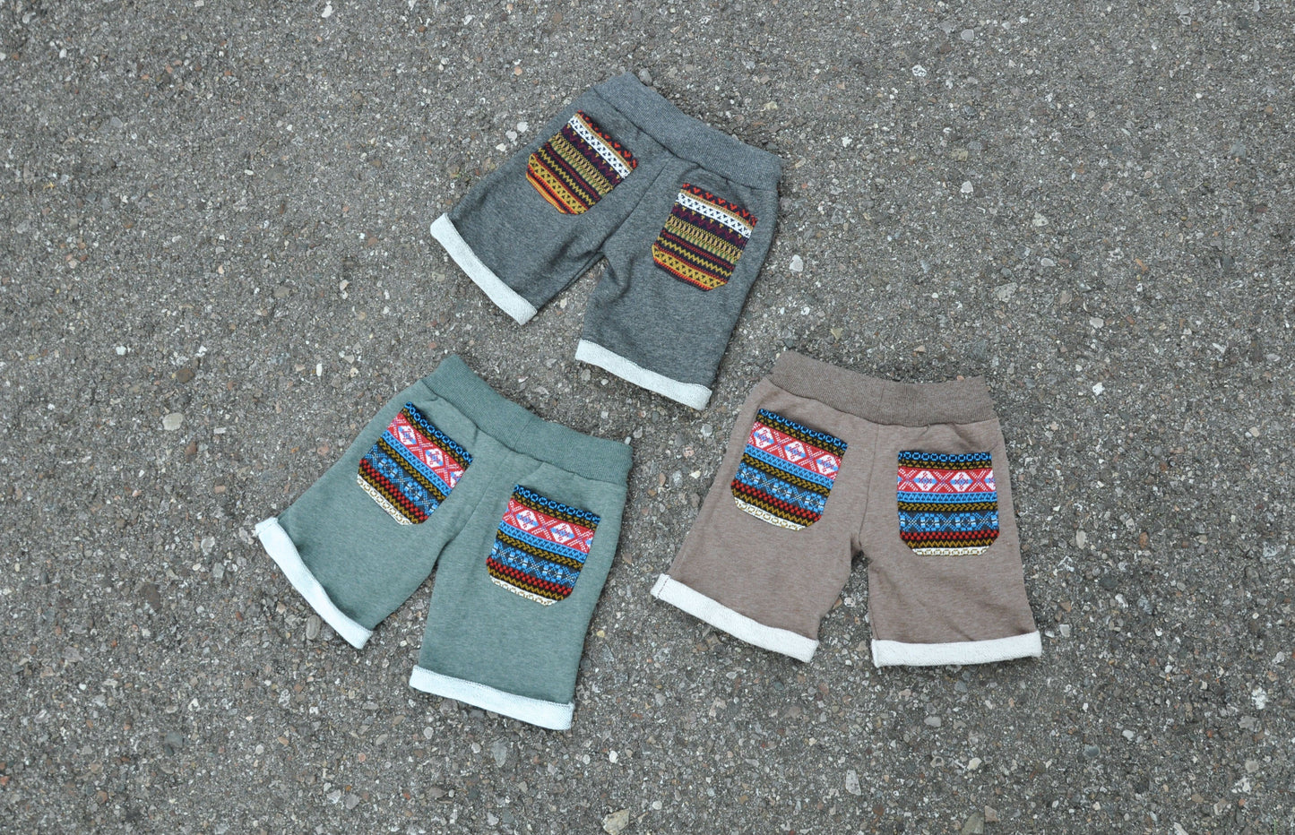 lässige Shorts mit bunten Taschen für Jungs