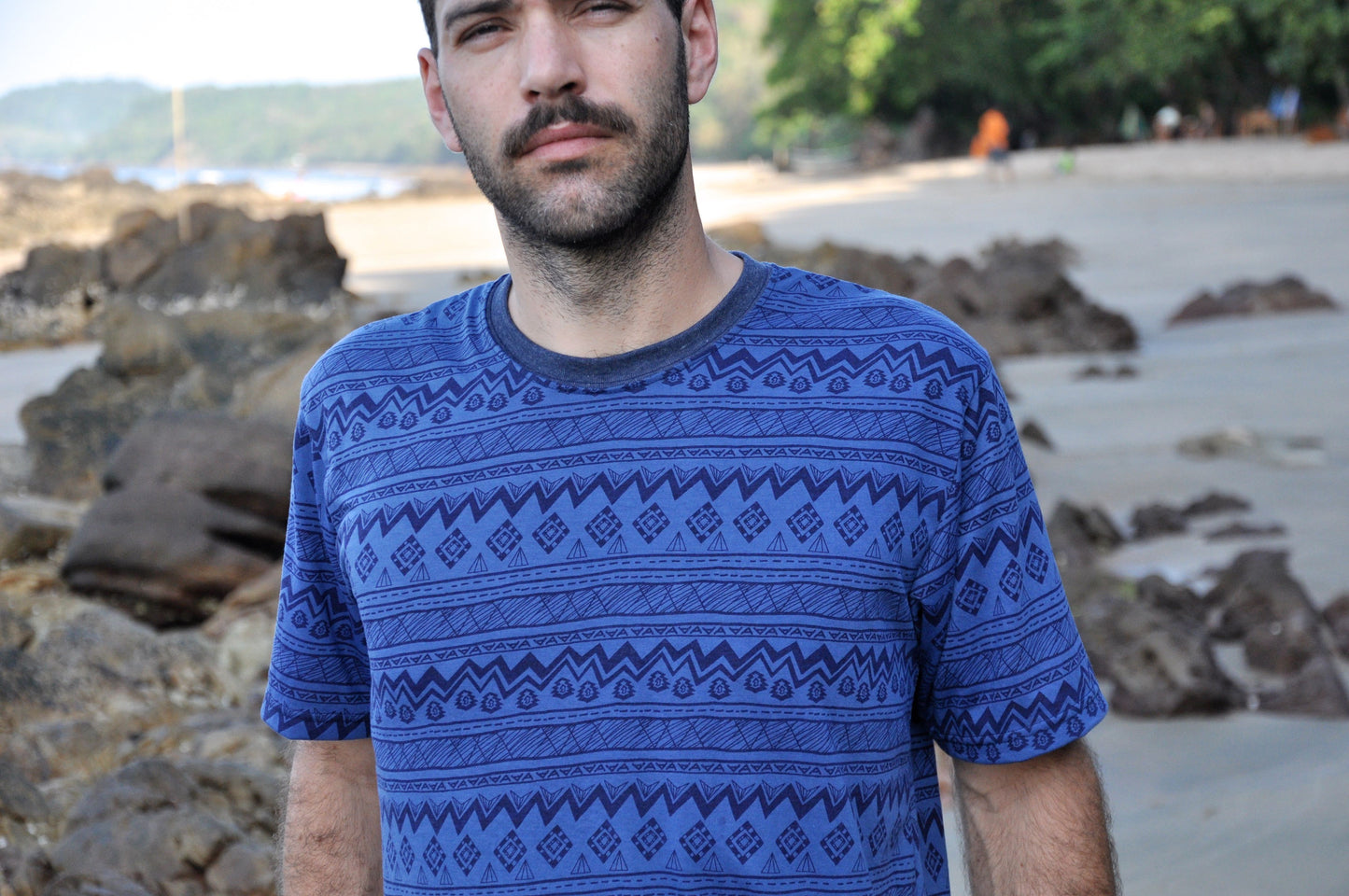 blau gemustertes T-Shirt für Männer