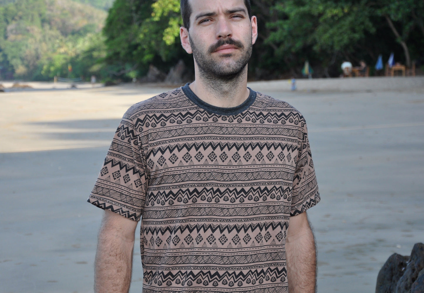 brown patterned t-shirt for men