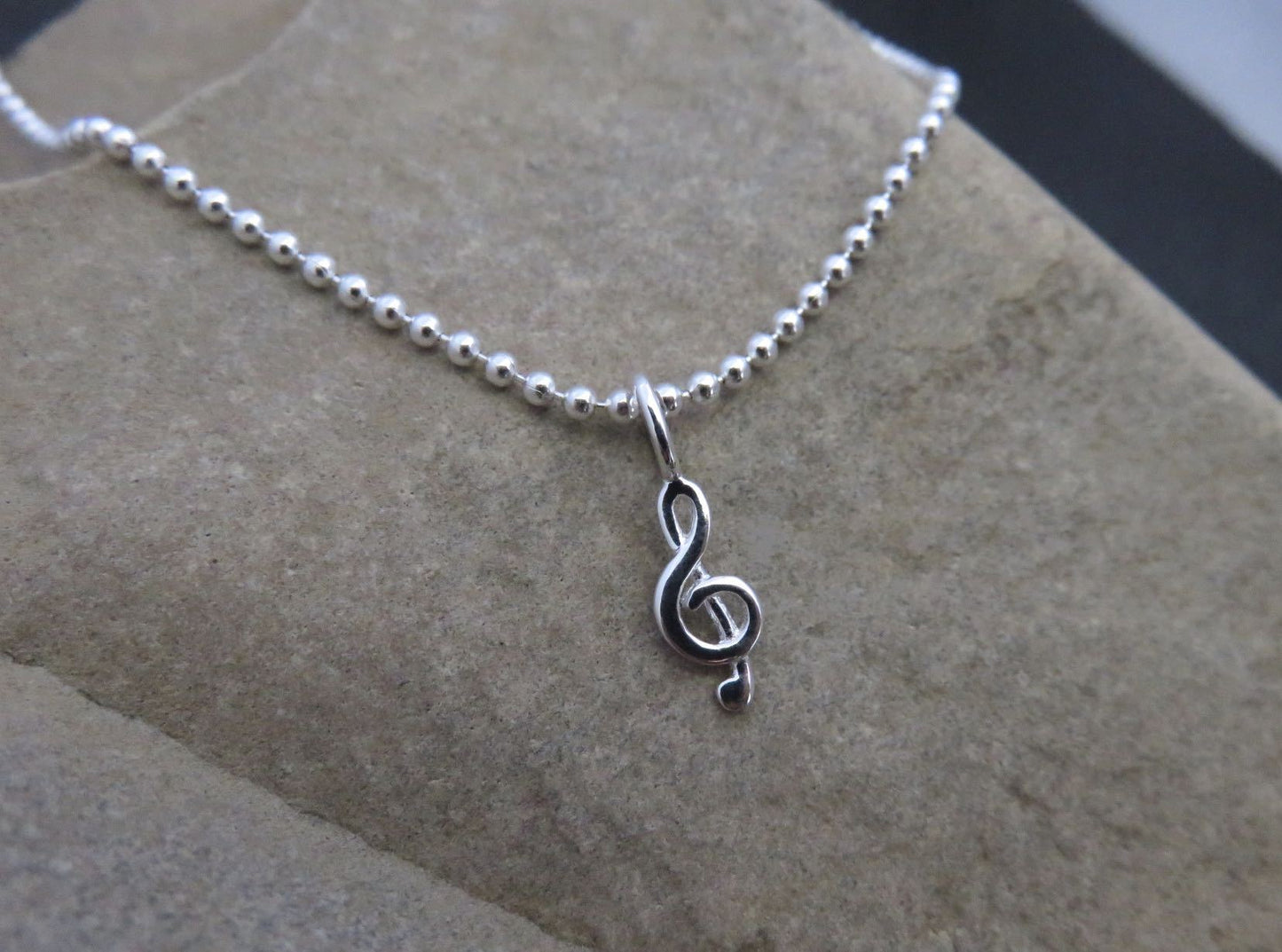 Ball chain with small treble clef made of silver