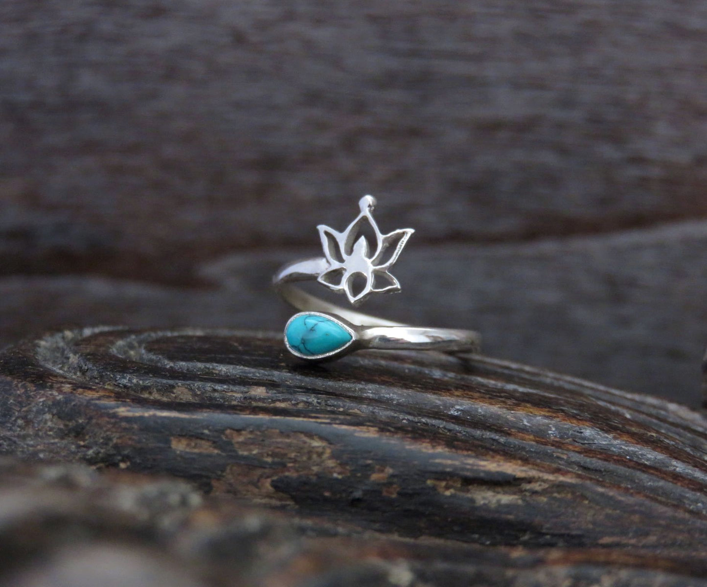 Toe ring with small stone and flower made of silver