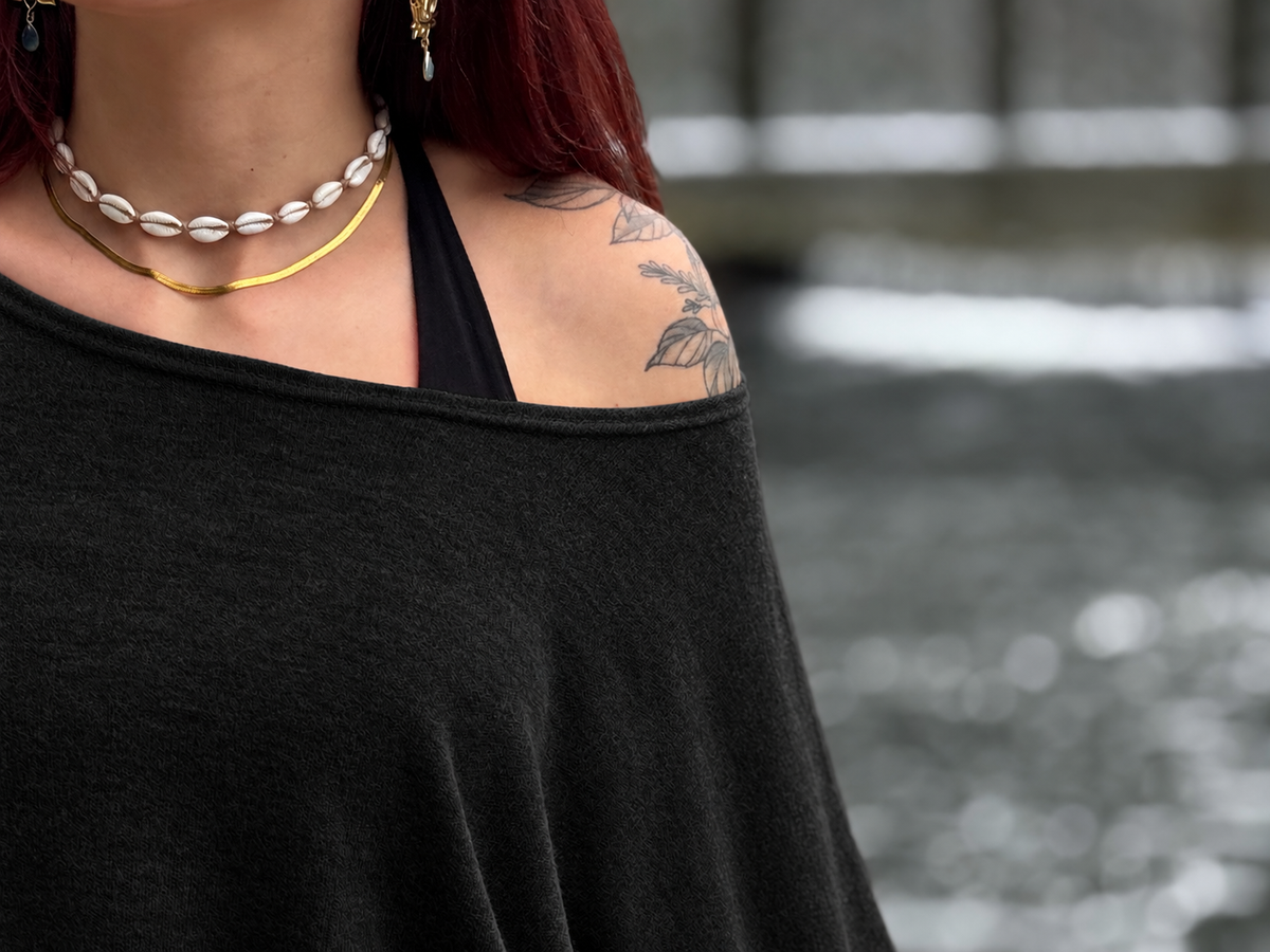 half-length, loose knitted top in blue 
