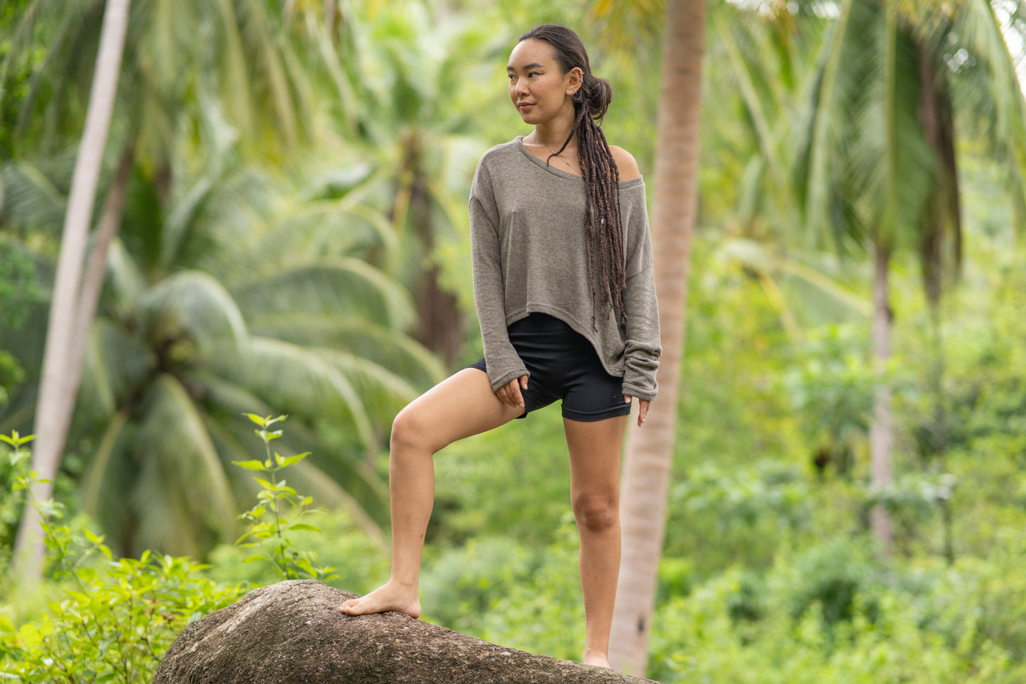 half-length, loose knitted top in kaki green 