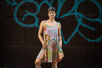 locker geschnittenes Sommerkleid mit Spaghetti Trägern und Taschen