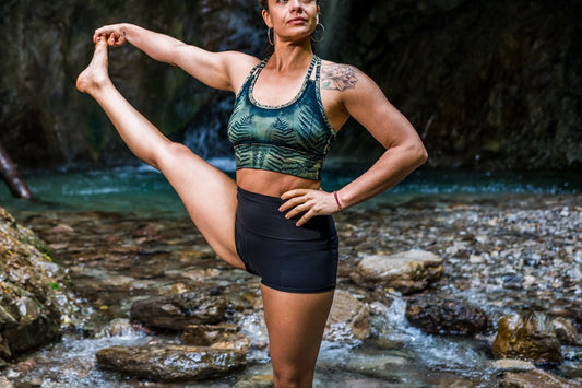 Batik Yoga Top mit floralem Print in blau grün