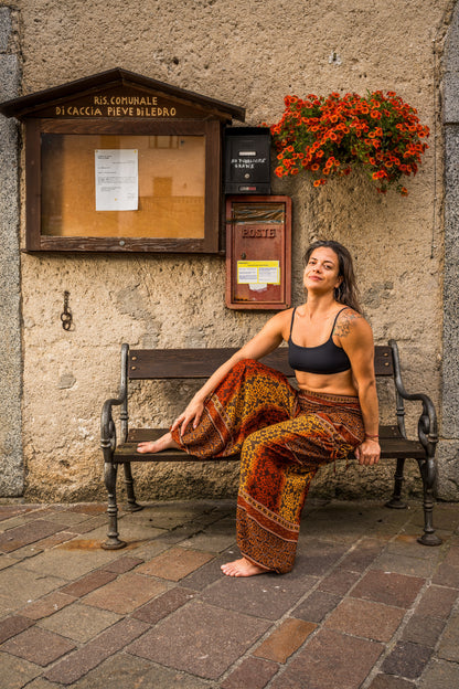 Airy harem pants with a floral pattern in brown with pockets