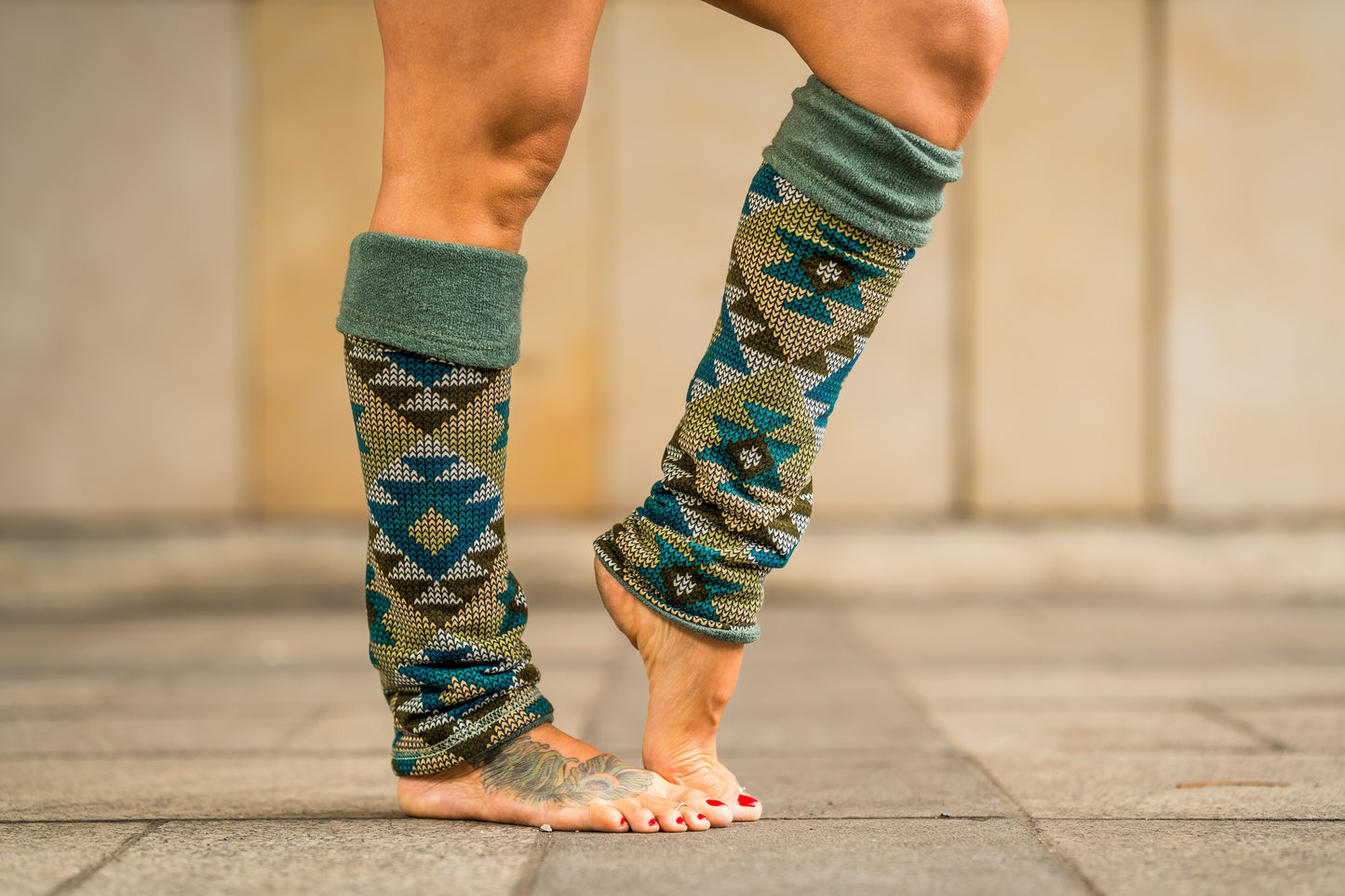 Reversible leg warmers in black, cuffs, yoga cuffs