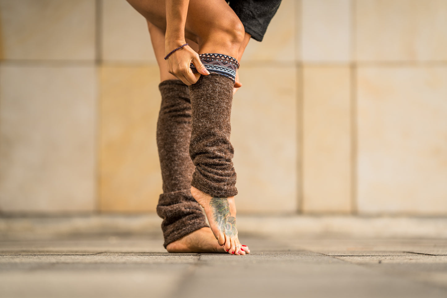 Boho Wendestulpen – Beinstulpen, Yoga & Tanz Stulpen, 4-in-1 Legwarmers Damen in braun/ gemustert