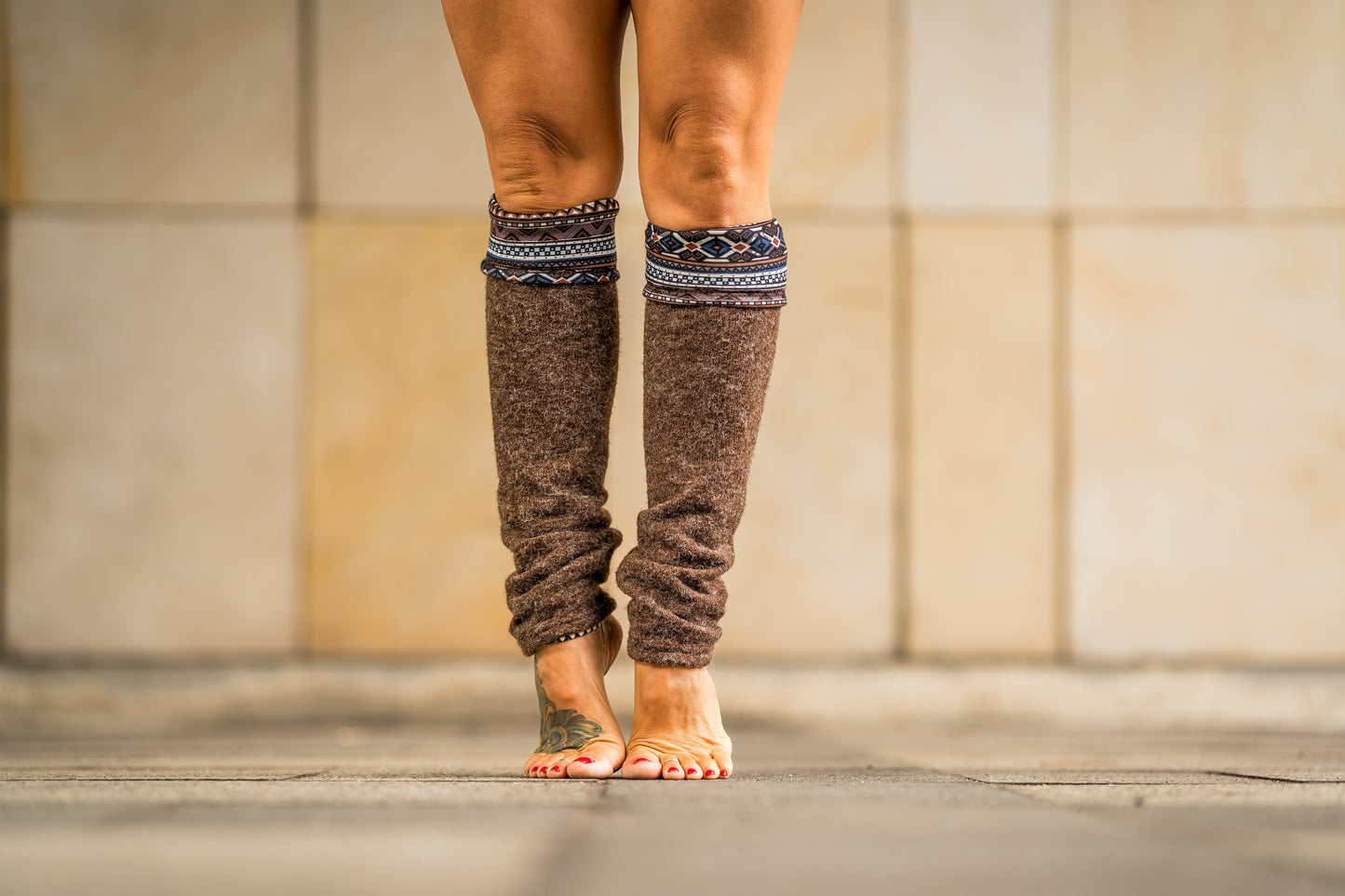 Boho Wendestulpen – Beinstulpen, Yoga & Tanz Stulpen, 4-in-1 Legwarmers Damen in braun/ gemustert
