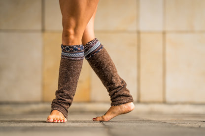 Boho Wendestulpen – Beinstulpen, Yoga & Tanz Stulpen, 4-in-1 Legwarmers Damen in braun/ gemustert