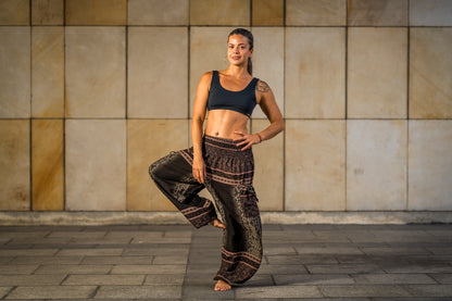 Airy harem pants with a floral pattern in brown with pockets