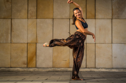 Airy harem pants with a floral pattern in brown with pockets