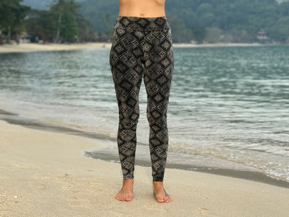 Block print leggings with floral pattern in black 