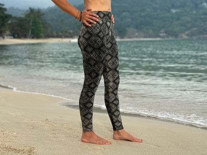 Block print leggings with floral pattern in black 