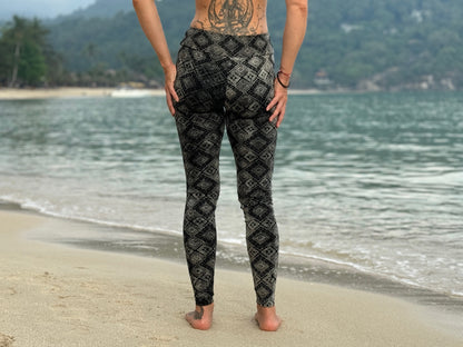 Block print leggings with floral pattern in black 