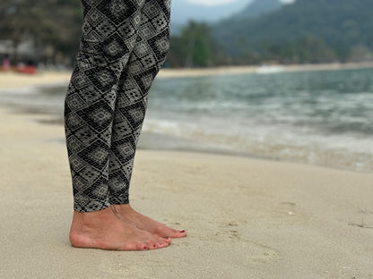 Block print leggings with floral pattern in black 