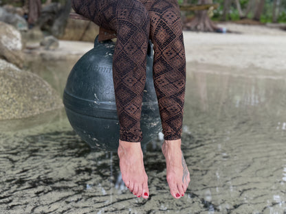 Block print leggings with floral pattern in black 