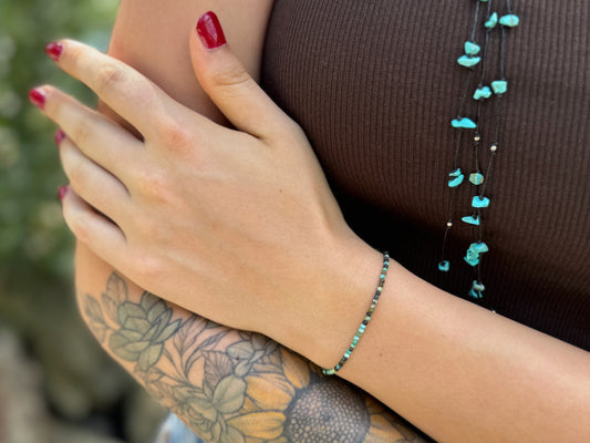 verstellbares Armband mit echten kleinen Türkis Steinen