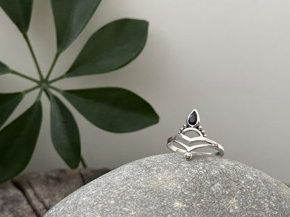 Silver ring with teardrop-shaped labradorite stone 