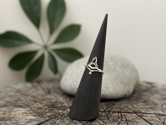 Silberring mit tropfenförmigen schwarzem Onyx Stein