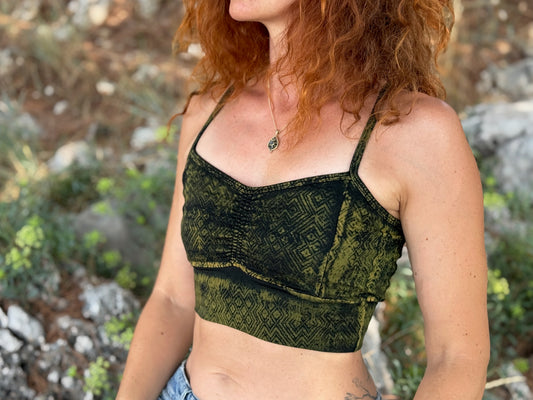 Yoga top with the pattern of the flower of life olive green 