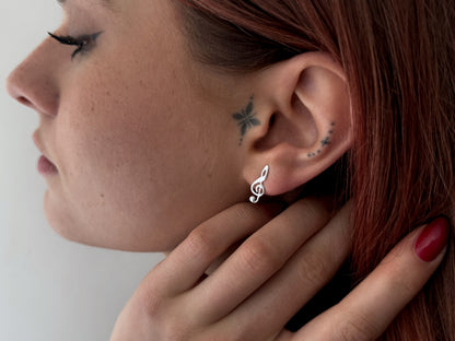 schlichte Ohrstecker kleine Notenschlüssel aus Silber