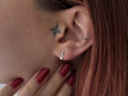 schlichte Ohrstecker kleine Notenschlüssel aus Silber