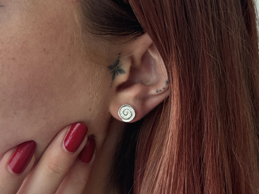 kleine Ohrstecker Spirale aus Silber