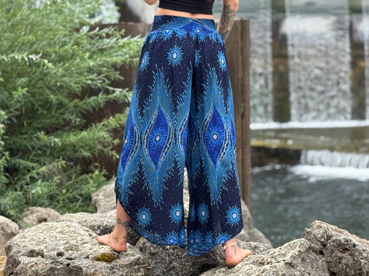 Airy harem pants with a floral pattern in brown with pockets