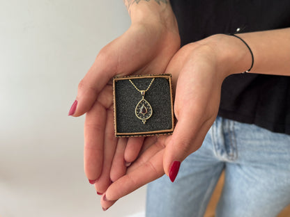 Boho Kette Tropfen aus Messing – Orientalischer Schmuck im marokkanischen Stil, Ethno Halskette für Damen, rot