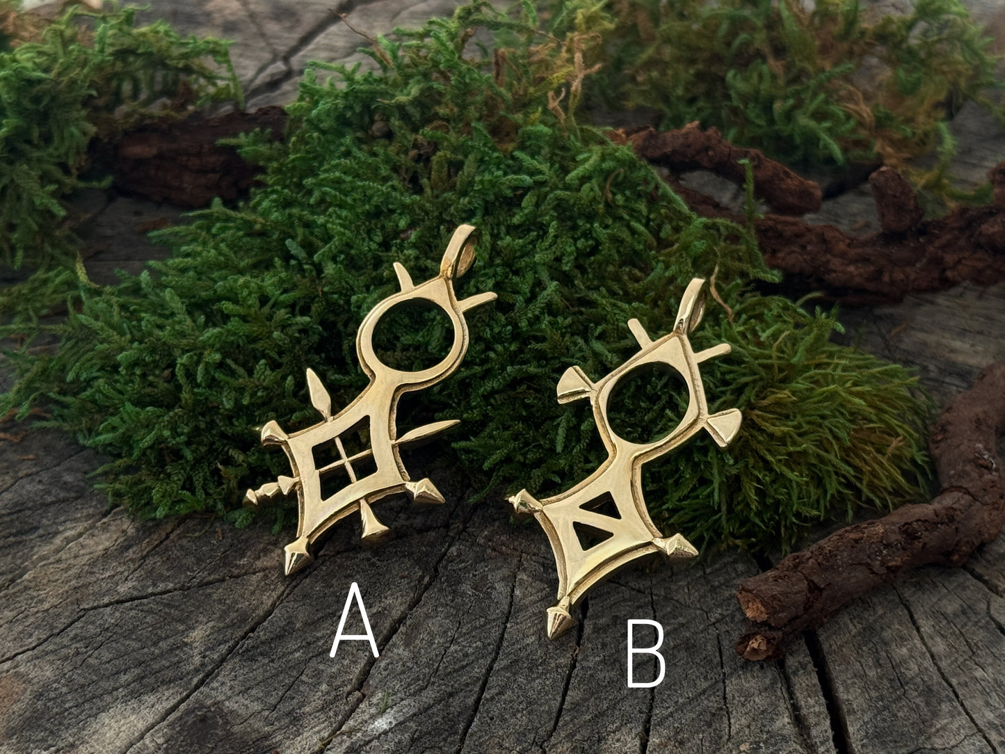 massiver goldfarbener Anhänger aus Messing für Männer