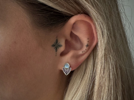 Fan-shaped stud earrings with turquoise made of silver 