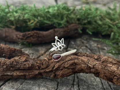 Zehenring mit kleinem Stein und Blume aus Silber
