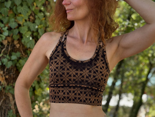 Yoga top with the pattern of the flower of life olive green 