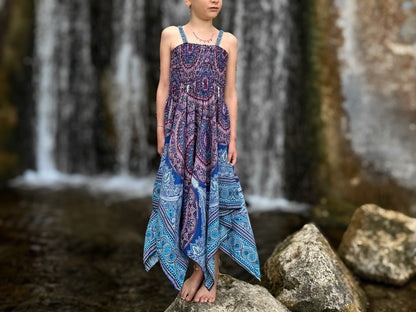 luftiges Elfenkleid für Kinder, rosa blau gemustertes Sommerkleid im Boho Look für Mädchen, Fransenkleid