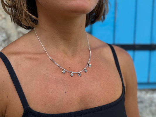 Kette mit 5 kleinen Spiralen und facettierten Labradorit Steinen, 925er Silber, längenverstellbar