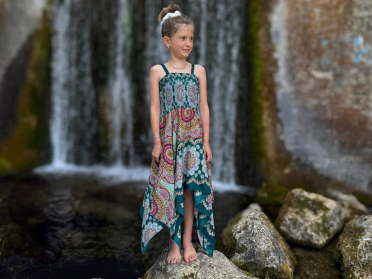 luftiges Elfenkleid für Kinder, bunt gemustertes Sommerkleid im Boho Look für Mädchen, Fransenkleid