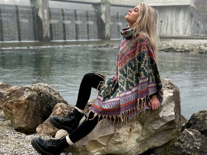 gemütlicher warmer Poncho, Überwurf, Bohemian Poncho, Boho Überwurf rosa/lila/grün 002