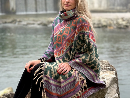 gemütlicher warmer Poncho, Überwurf, Bohemian Poncho, Boho Überwurf rosa/lila/grün 002