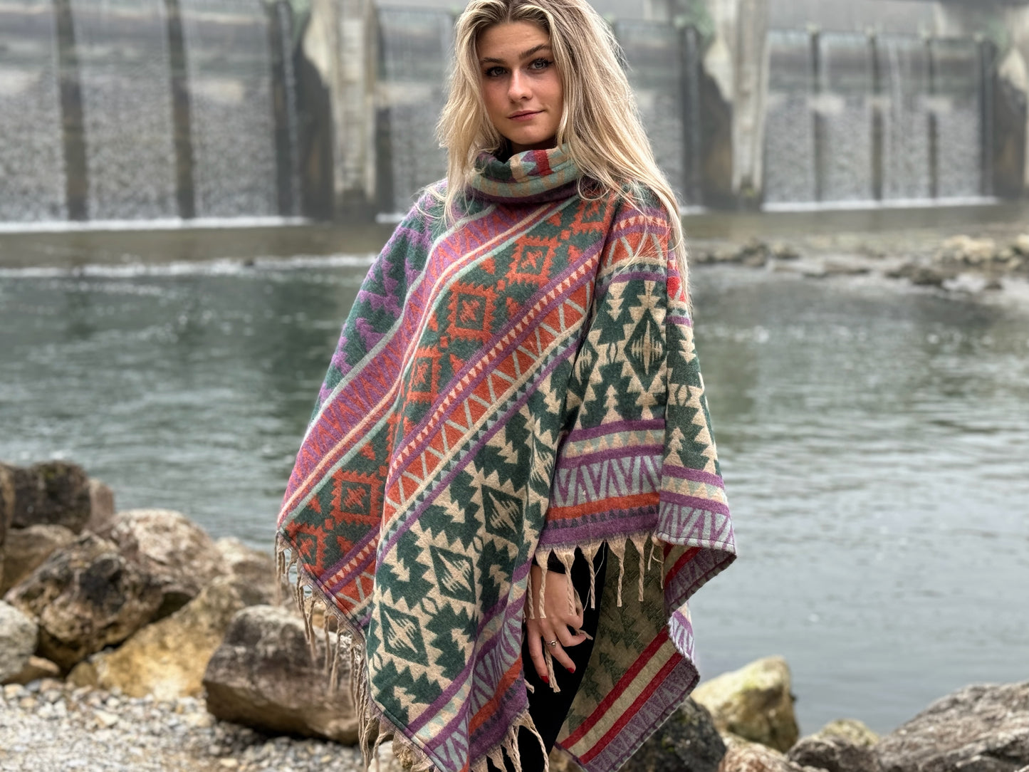 gemütlicher warmer Poncho, Überwurf, Bohemian Poncho, Boho Überwurf rosa/lila/grün 002