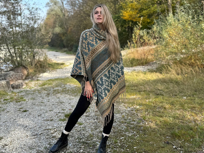 gemütlicher warmer Poncho, Überwurf, Bohemian Poncho, Boho Überwurf blau/beige/braun 008