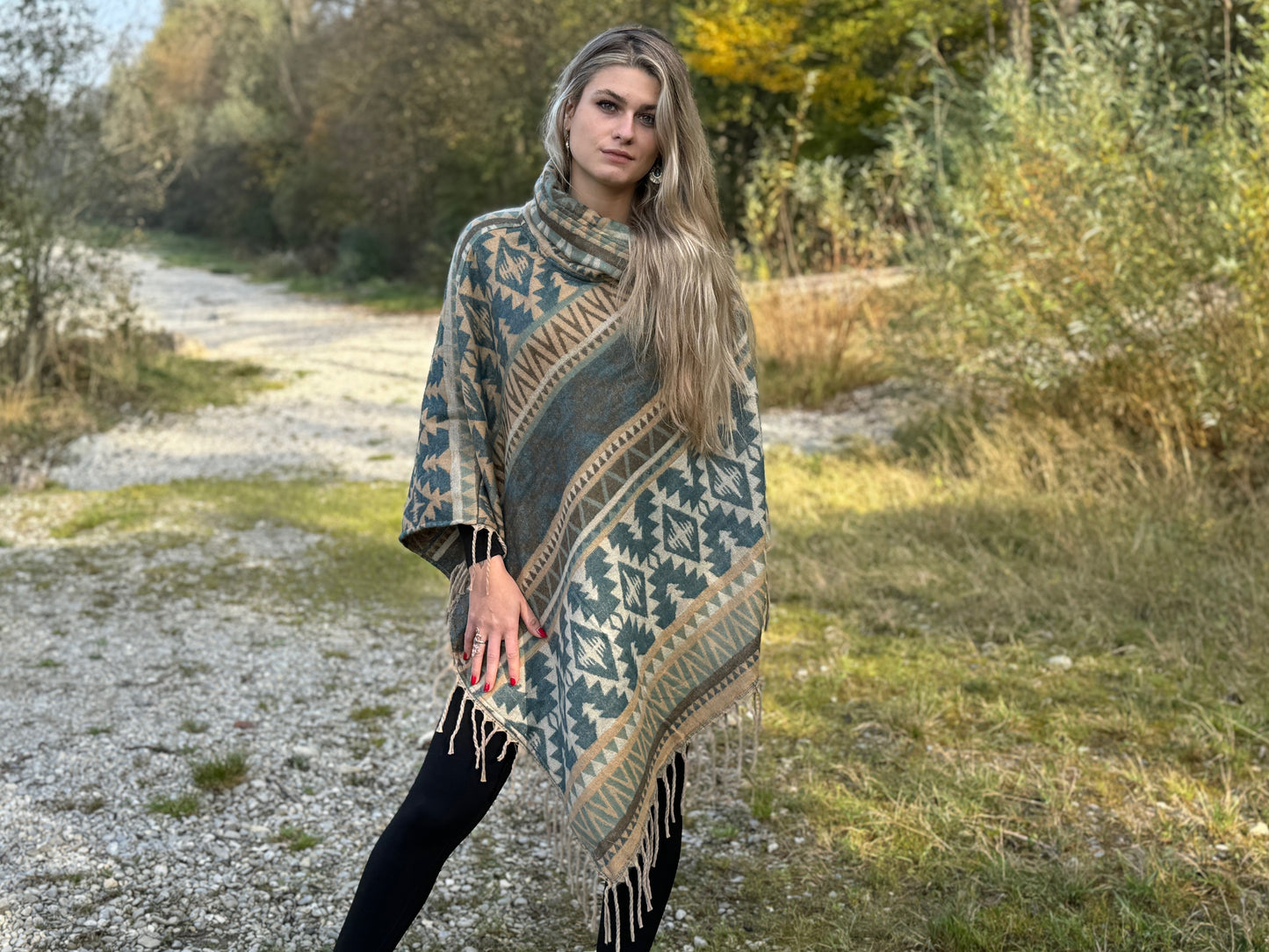 gemütlicher warmer Poncho, Überwurf, Bohemian Poncho, Boho Überwurf blau/beige/braun 008