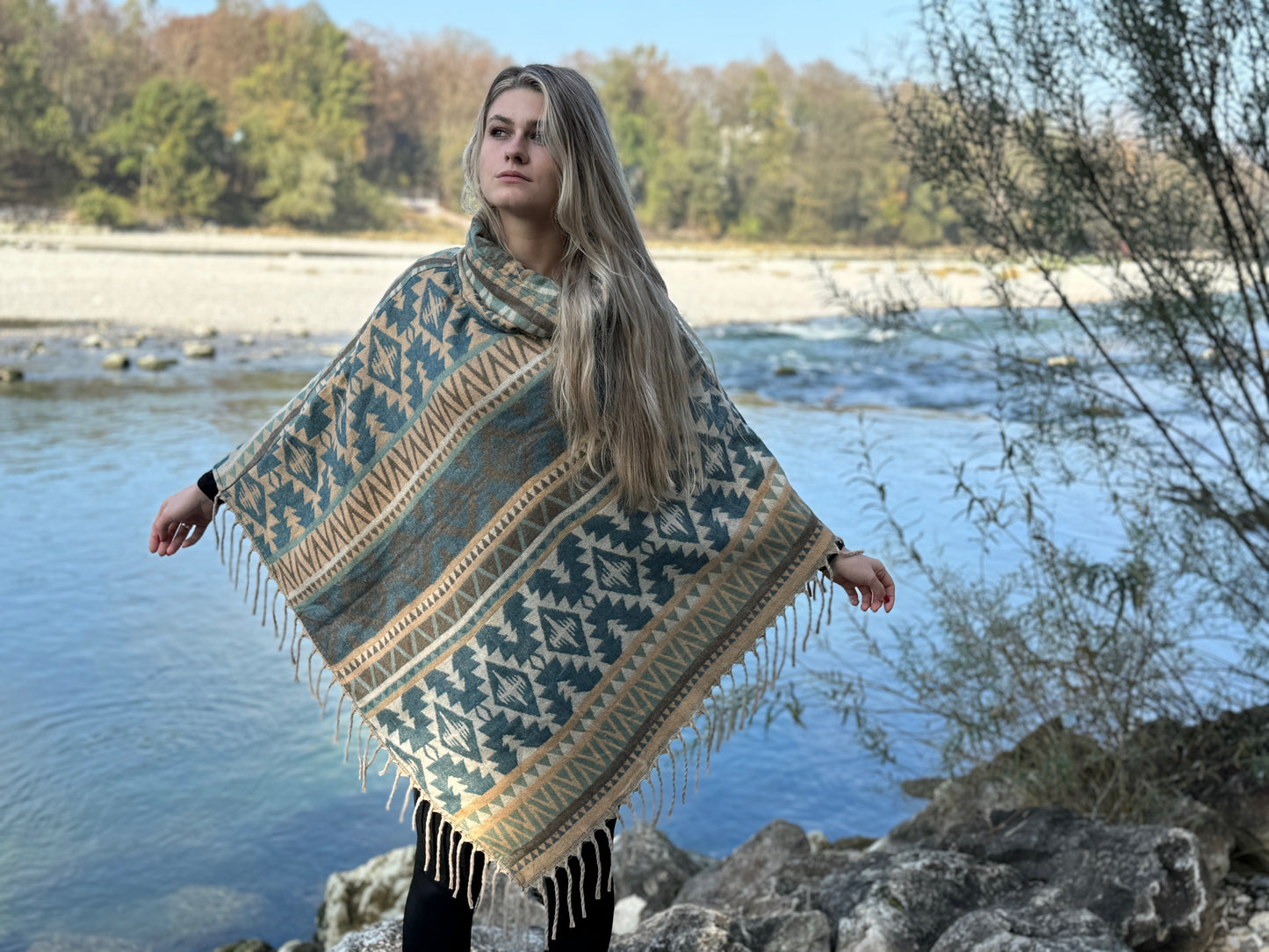 gemütlicher warmer Poncho, Überwurf, Bohemian Poncho, Boho Überwurf blau/beige/braun 008